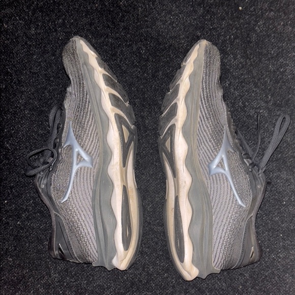 Mizuno Black Sneakers Athletic size 8 wave sky - Picture 3 of 6